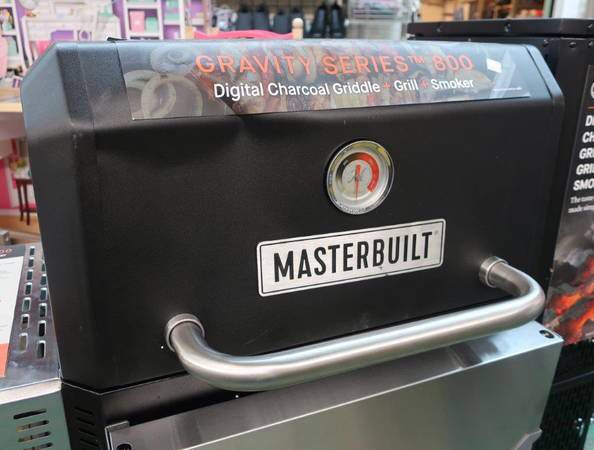 Masterbuilt Gravity Series 800 Digital Charcoal Griddle + Grill Smoker