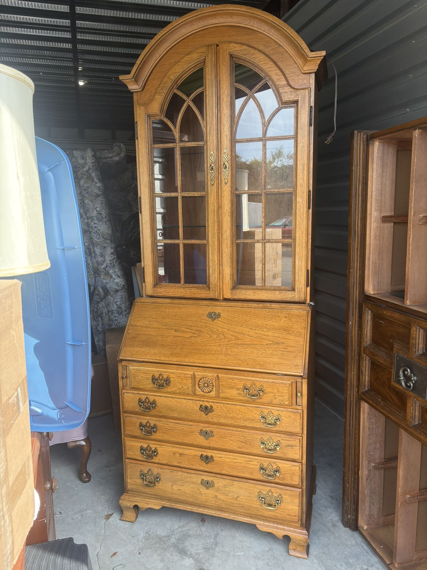 Vintage THOMASVILLE lighted secretary hutch. Beautiful solid wood item. Great Detail. 2 piece.