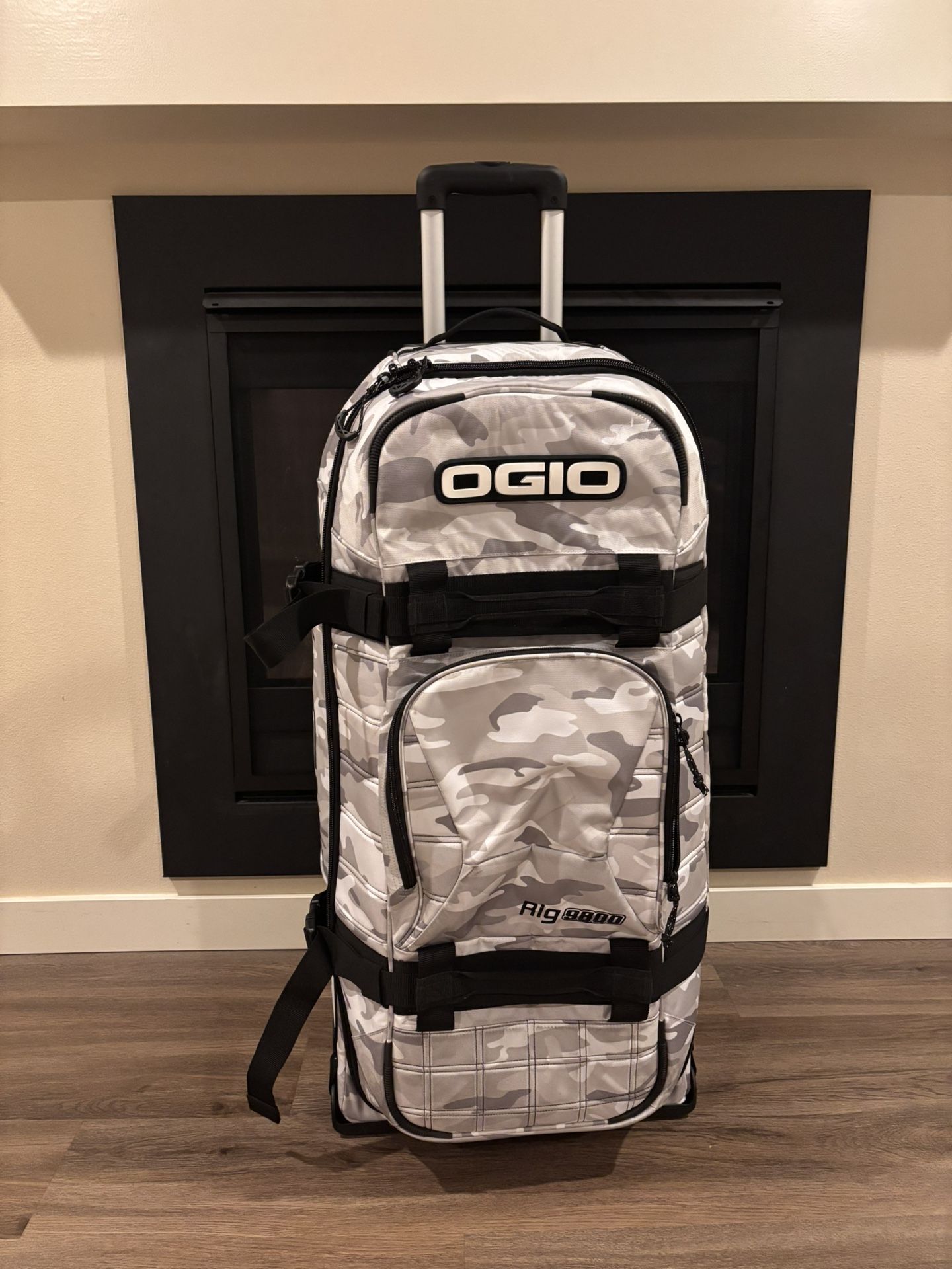 OGIO Rig 9800 Rolling Gear Bag - White Camo - Huge Capacity! (Like New)