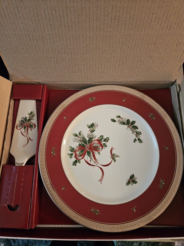 Mikasa Palatial Holly Gold Cake Platter And Server