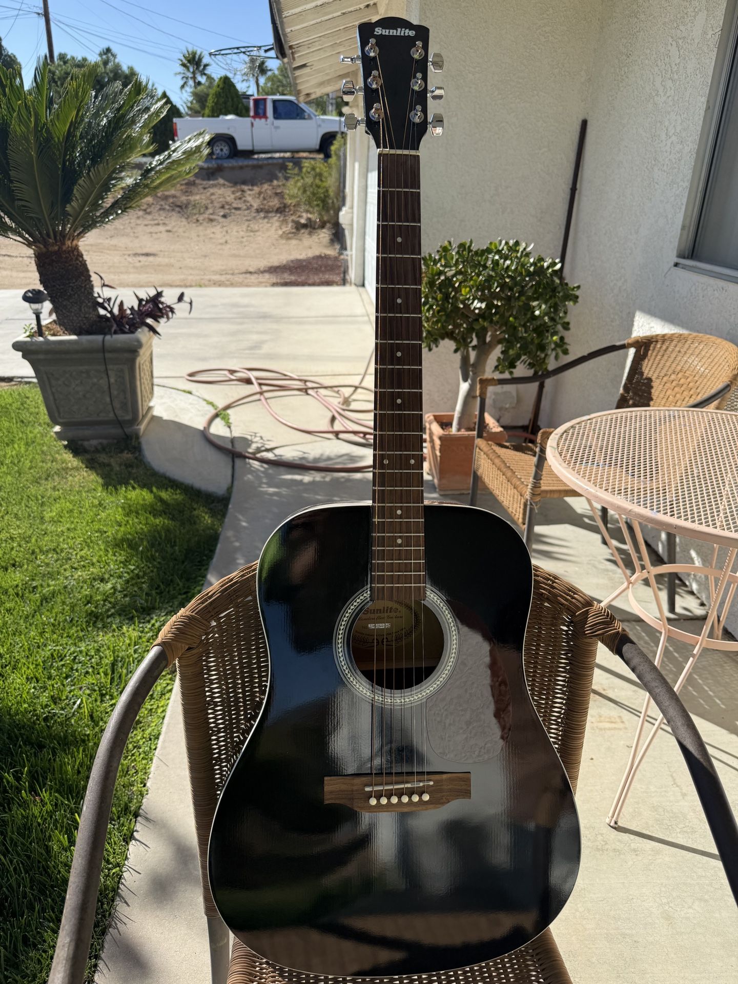 Sunlite Full sized Acoustic Guitar 6 String - Black