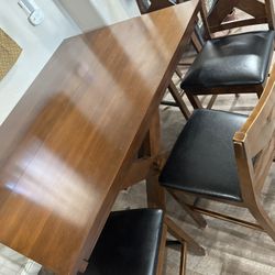 Dinning Table With 4 Chairs 