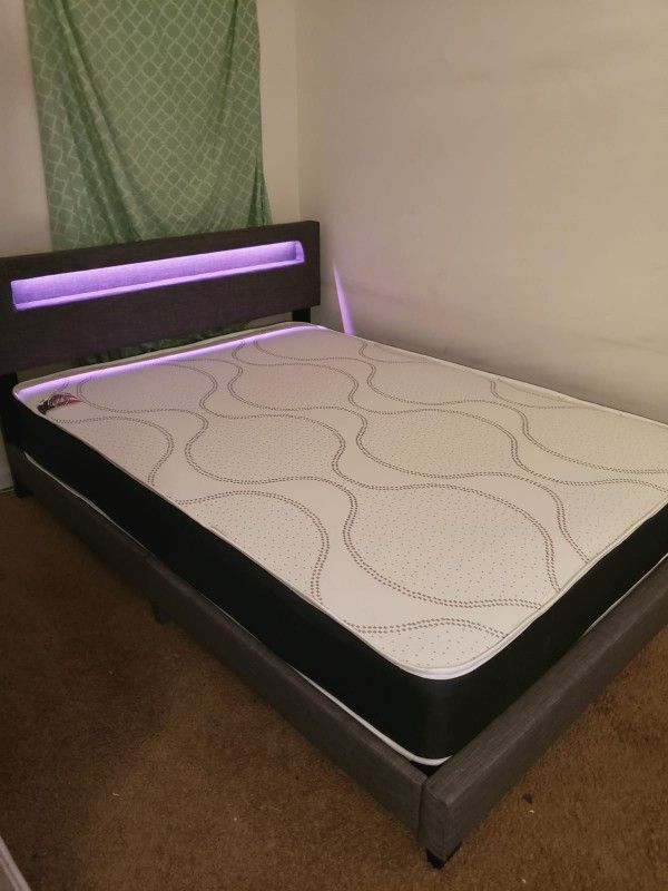 NEW Full MATTRESS and BOX SPRING. Bed frame not included👍