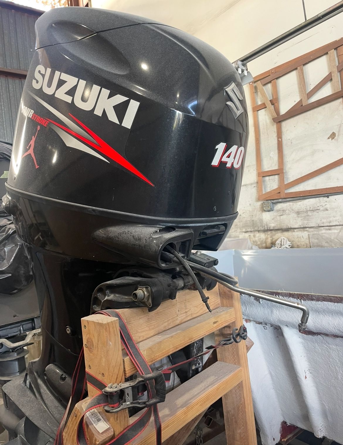 OUTBOARD SUZUKI 140HP ENGINE