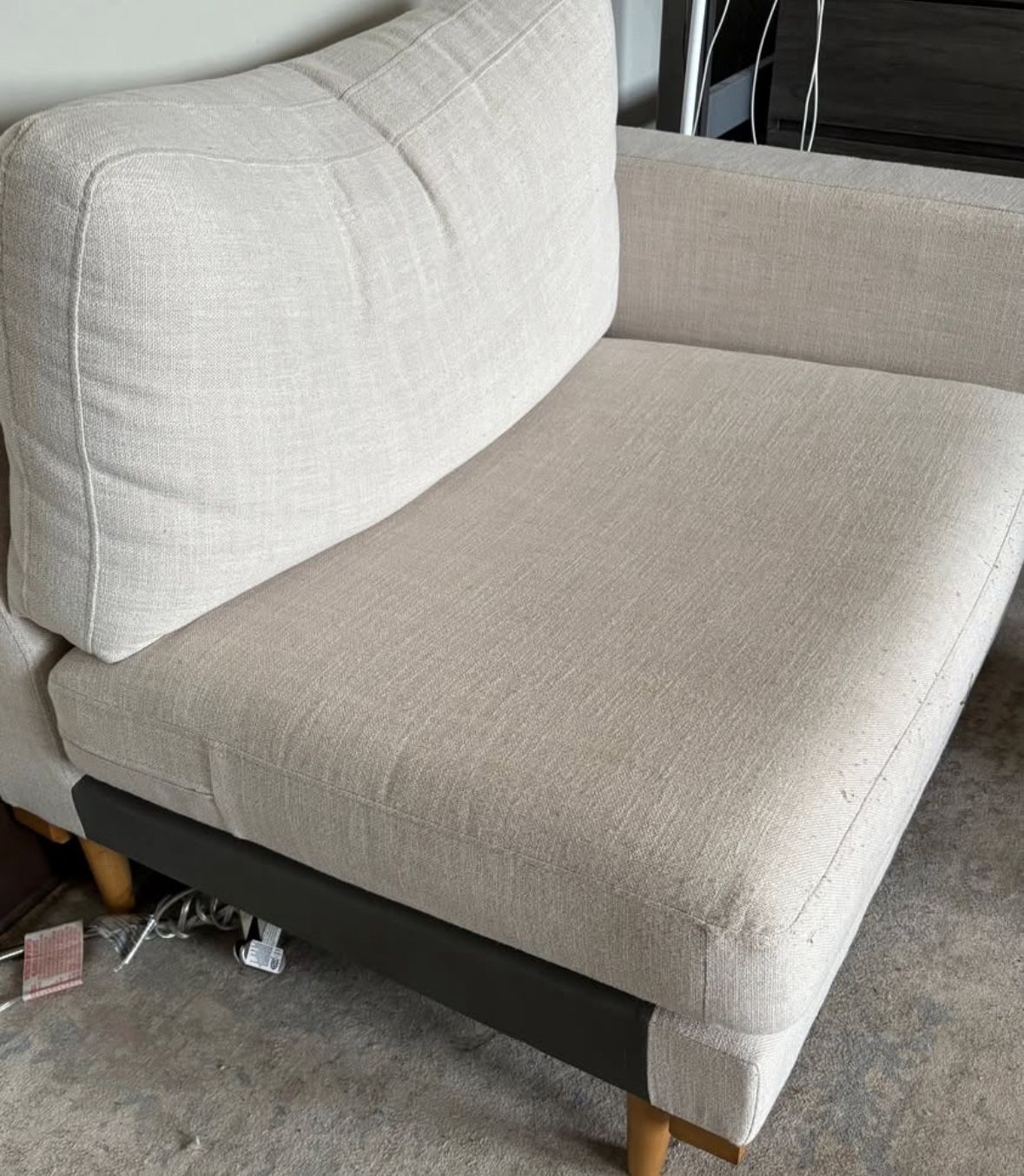 Crème small end of sectional couch