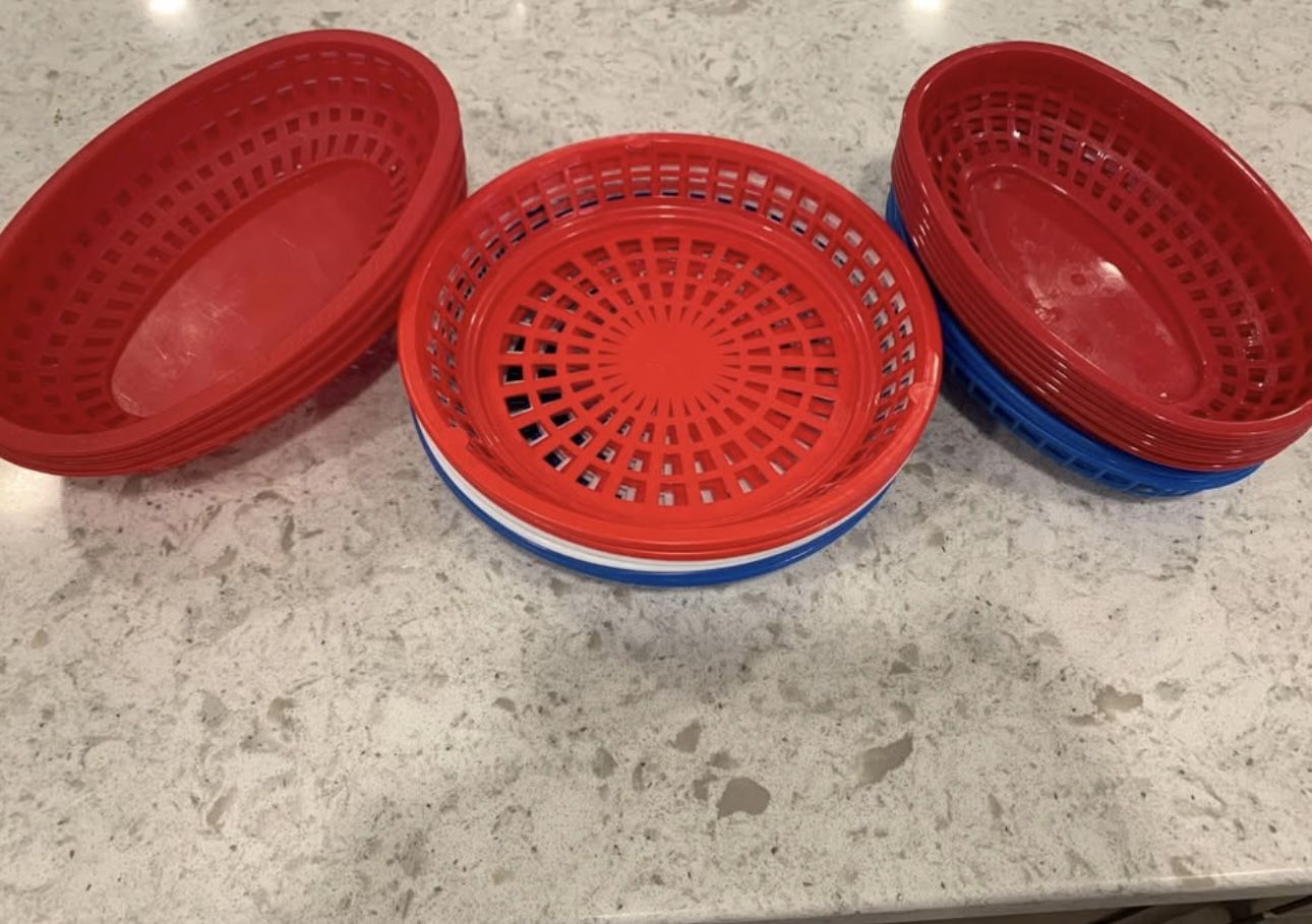 Red White & Blue Plastic plate Holders & Boats Set - Simi