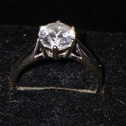 10k White Gold Ring 