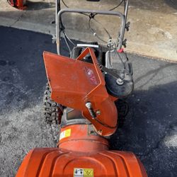 Husqvarna ST224 Snow Blower
