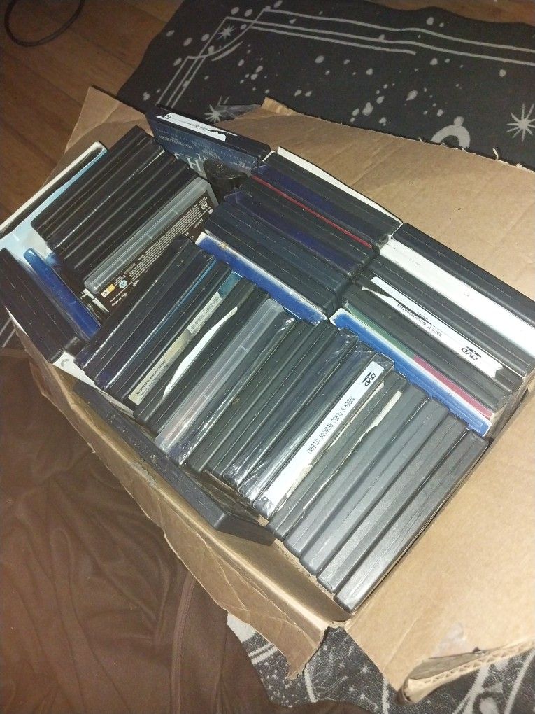 SAMSUNG DVD PLAYER AND 25+ DVD BUNDLE