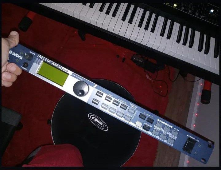 YAMAHA MOTIF ES RACK