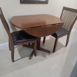 Breakfast Table / Small Dining 