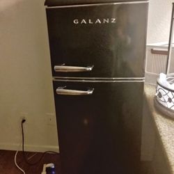 Retro Mini Fridge 