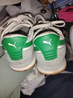 Ladies puma tennis shoes