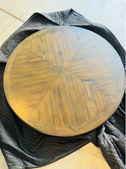 Round tall kitchen table Perfect condition