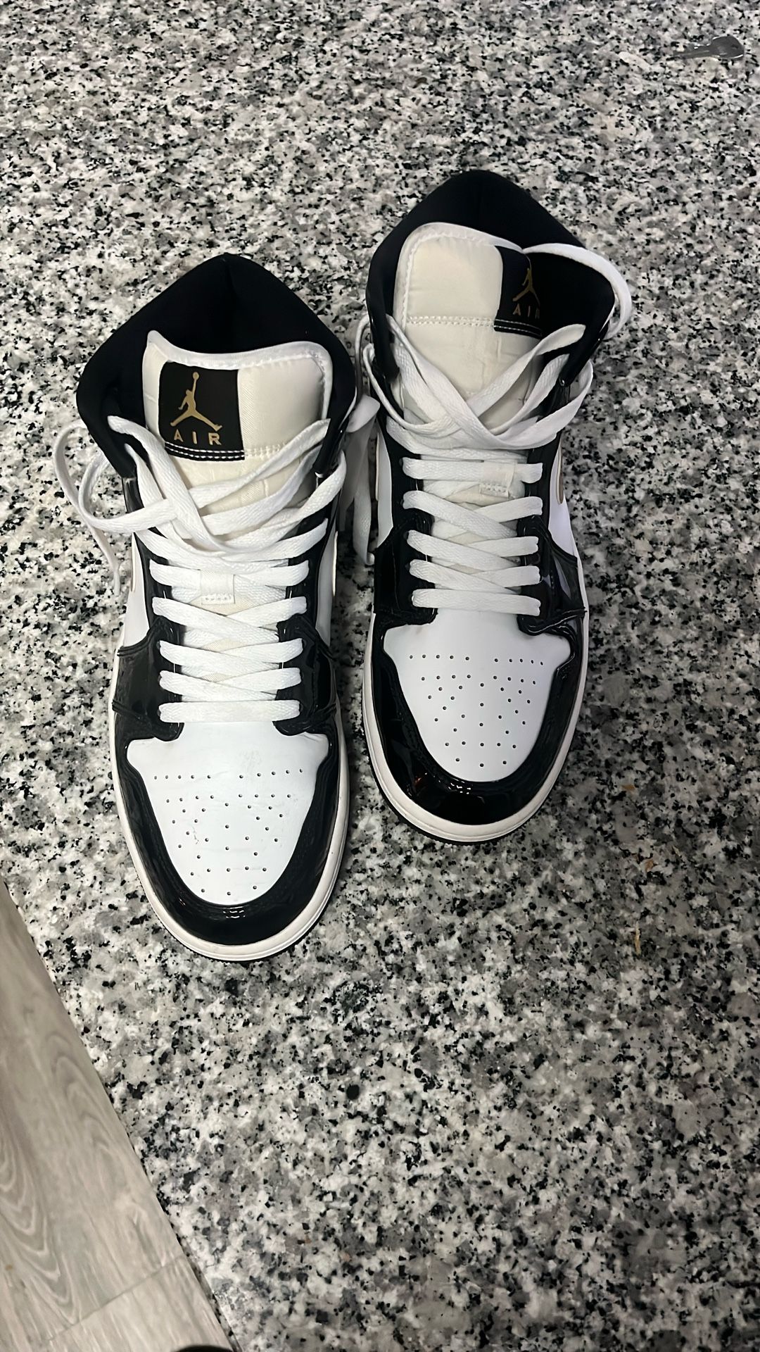 NIKE AIR JORDAN 1 MID SE METALLIC GOLD PATENT BLACK WHITE