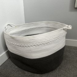 XL Woven Storage Basket White & Grey// Holds Lots!!✨Toys Blankets