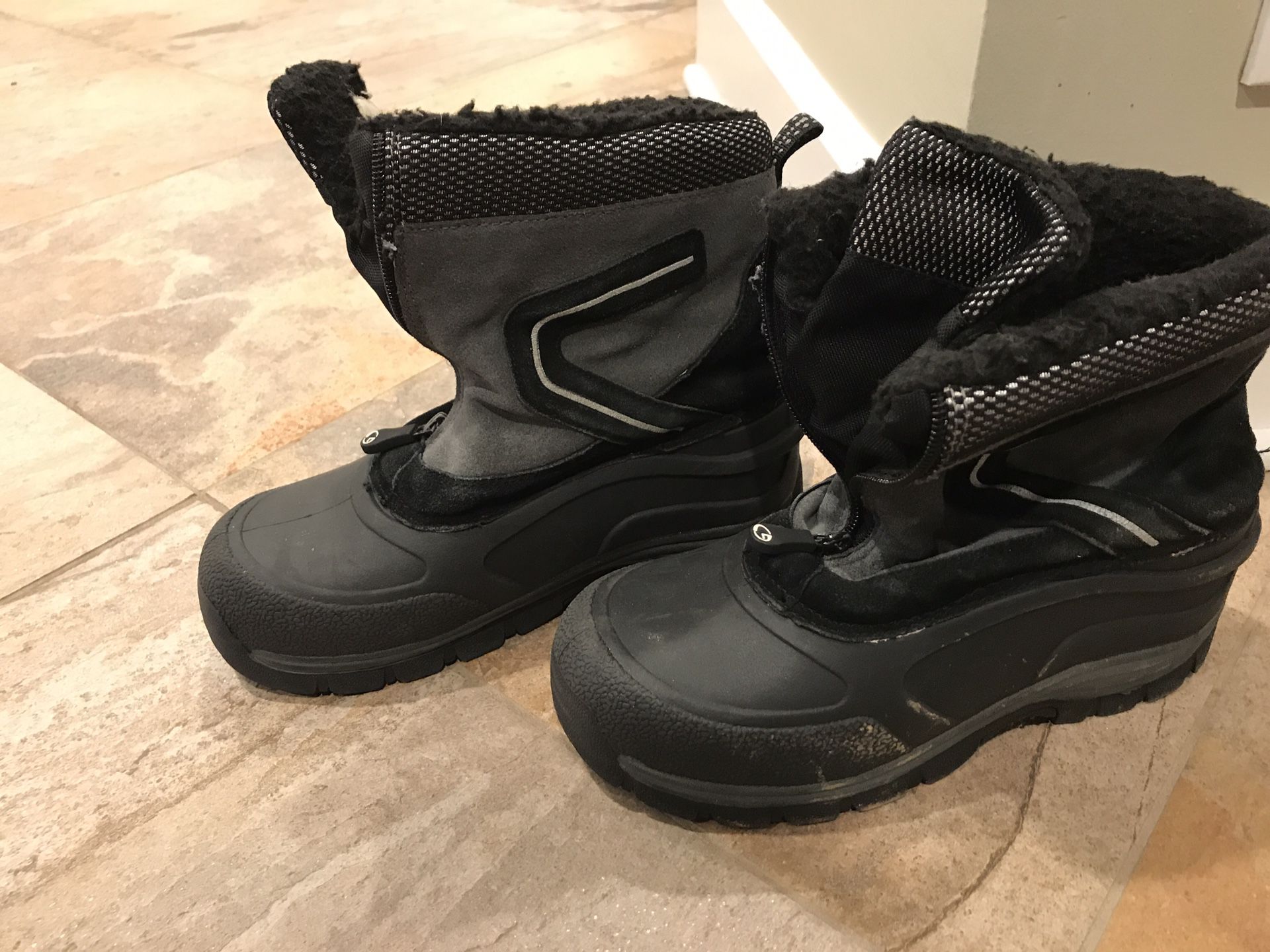 Snow boots - boys size 6