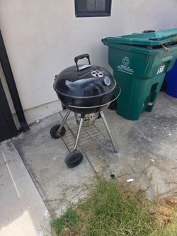 Slow & Sear Kettle Deluxe Charcoal Grill BBQ