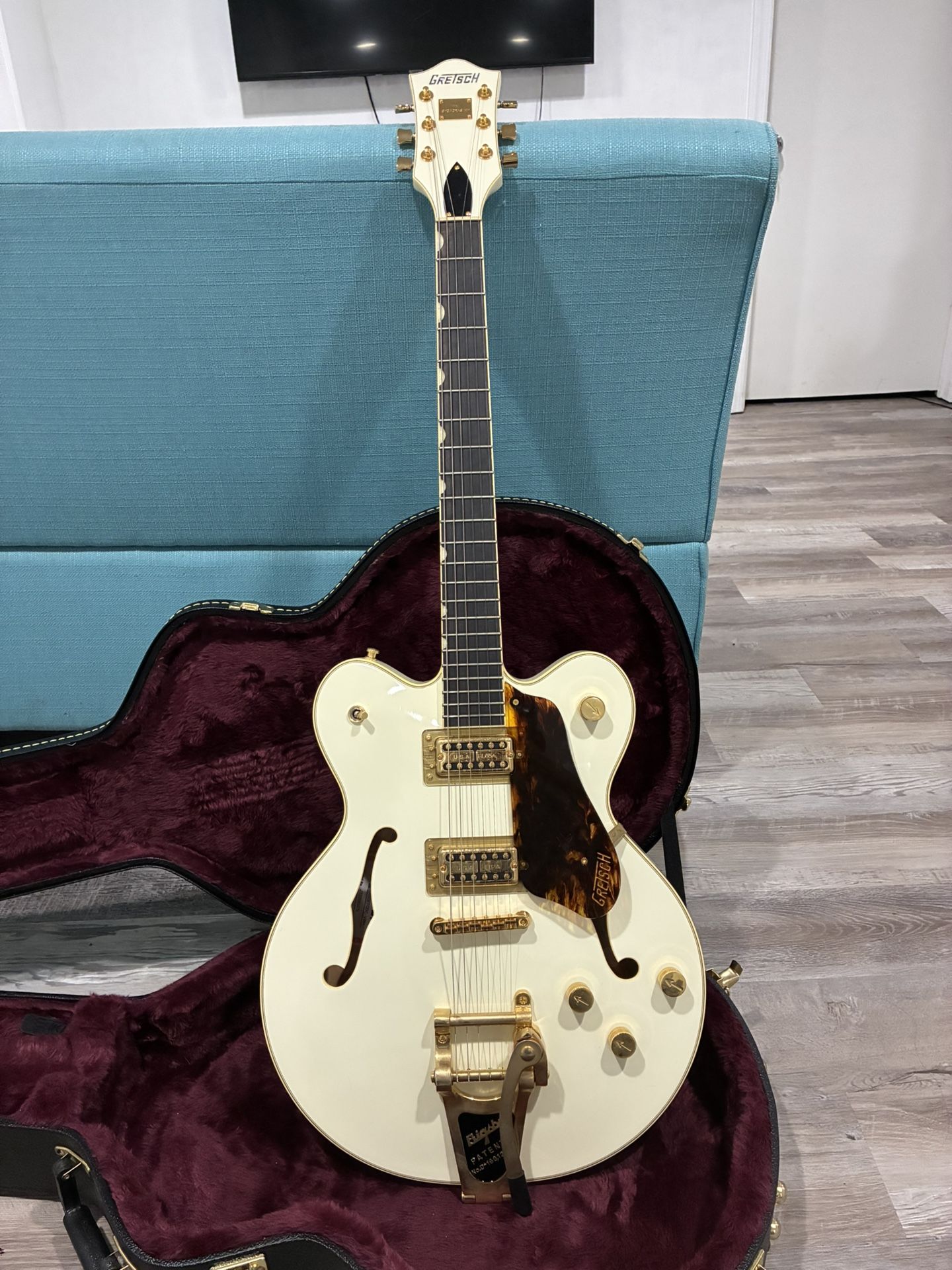 Gretsch G6609TDC Players Edition Broadkaster Center Block - Vintage White, Bigsby Tailpiece