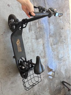 Glare wheels scooter up to 15 mph (no charger)