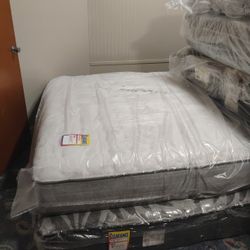 Sealy Queen Mattress And Box Spring 
