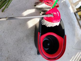 Spinning mop bucket with mop pickup only cash