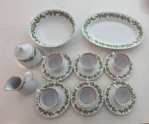 Vintage Crown Ming Holly Fine China – 16-Piece Christmas Set