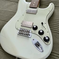 Fender Blacktop Stratocaster HH in Sonic Blue