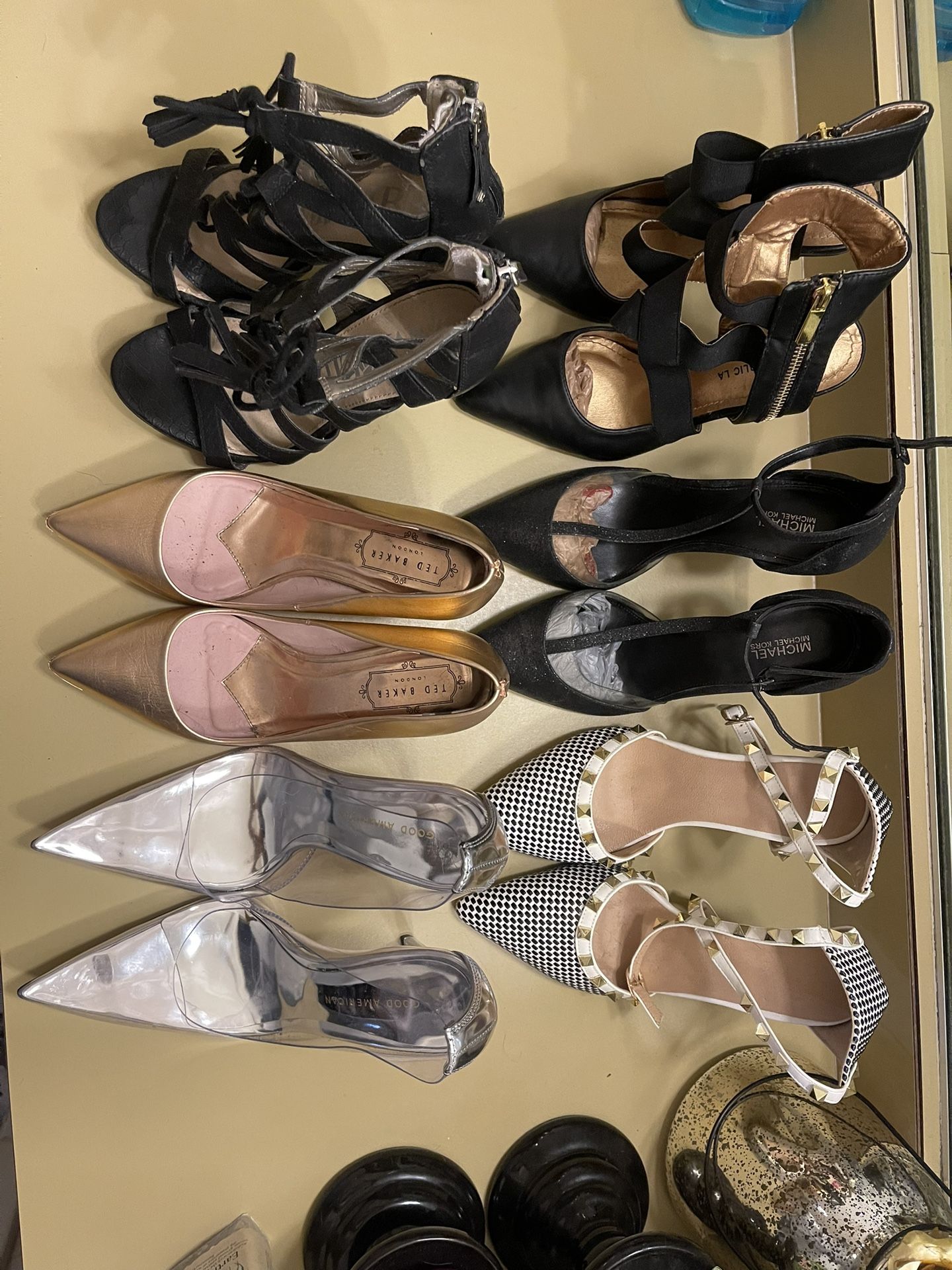 Women .s heels Size 7