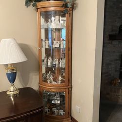 Pair of Lighted Corner Curios (2)