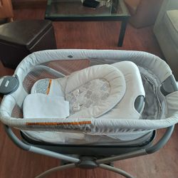 Basinett And Changing Table 