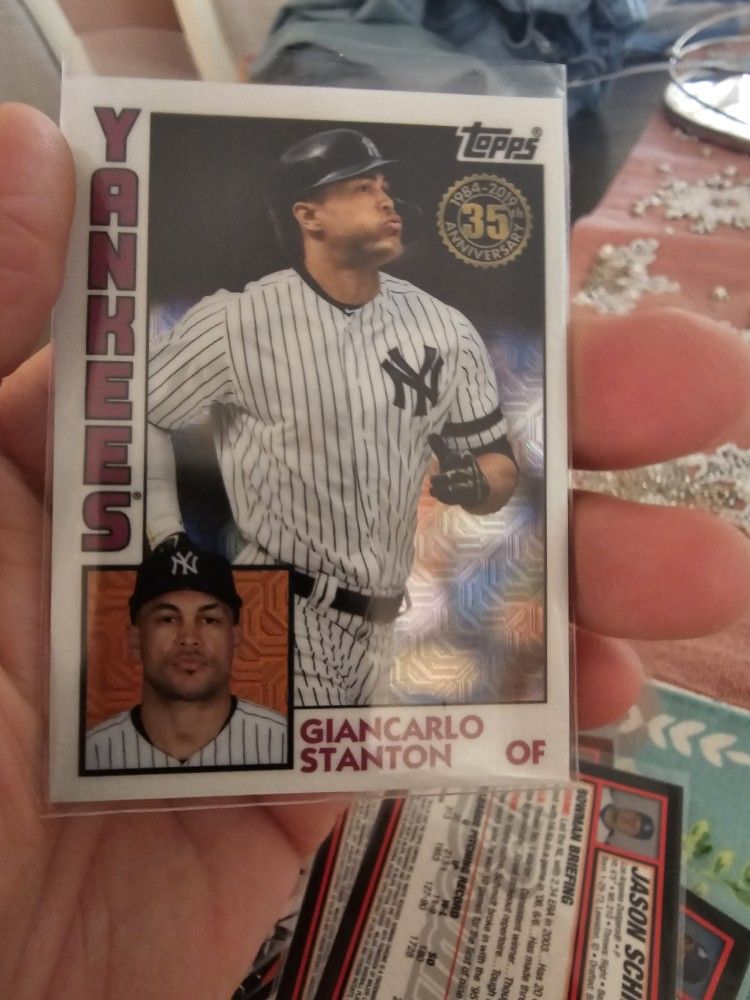 New York Yankees Giancarlo Stanton '19 Topps Chrome Mojo Refractor 35th Anniversary Insert Baseball Card