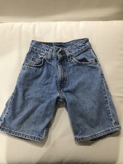 Boy Levi’s denim short pant 565 regular size 6