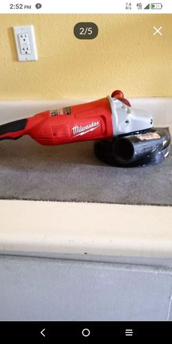 Milwaukee 7-9" in corded angle grinder with diamond disc and shield protection in excellent working condition like new