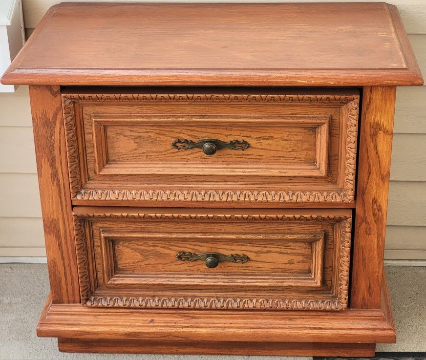 Beautiful Vintage Broyhill Premier Furniture 2 Drawer Solid Wood Nightstand End Table NEED GONE ASAP