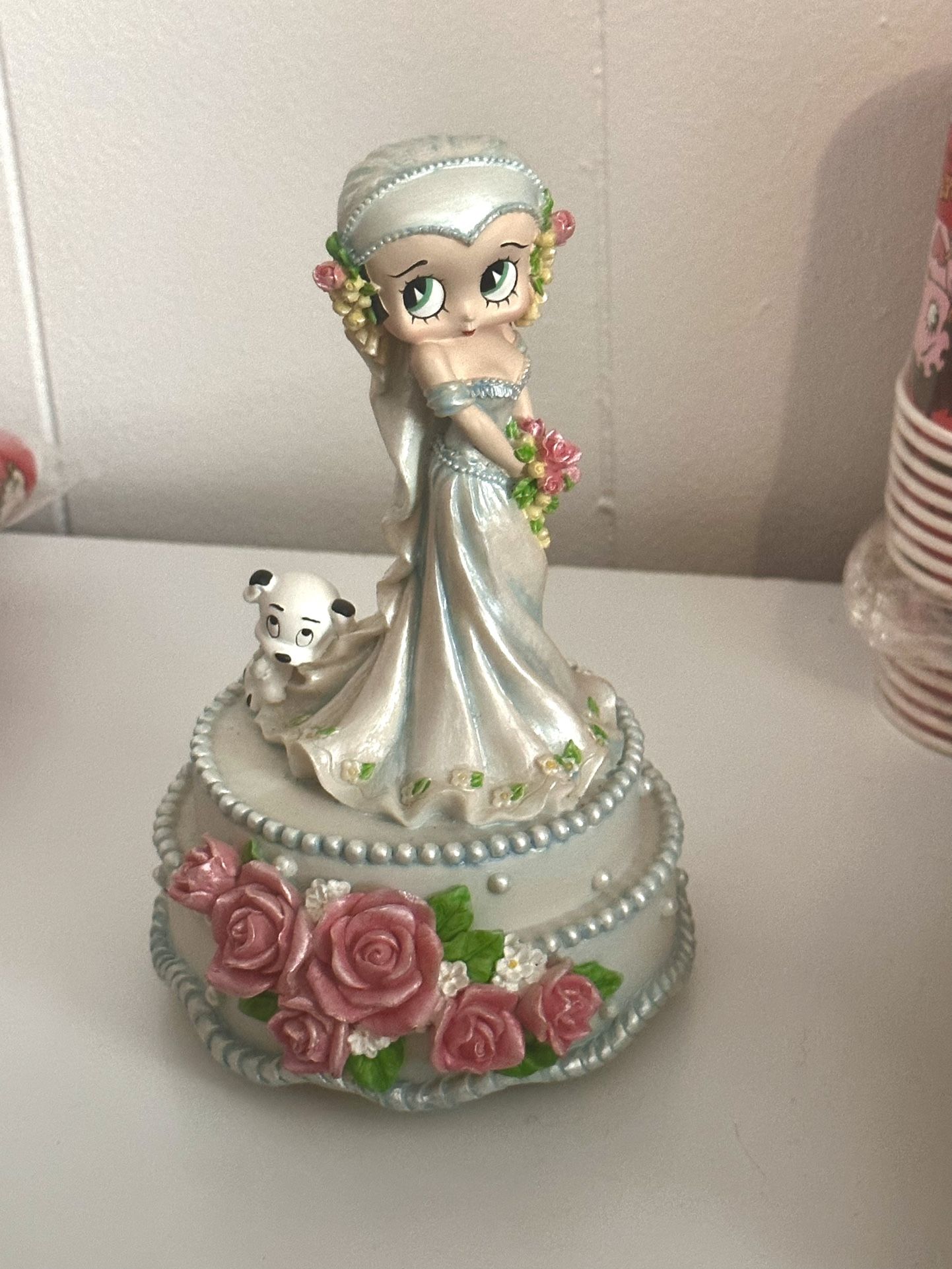 Rare Betty Boop Musical Bride Figurine music box with Pudgy the dog