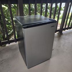 mini fridge magic chef 