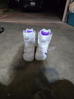 Women's Size 7 Snowboarding Boots