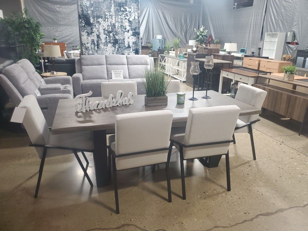 Beautiful 6 Pc Dining Set With 6 White Fabric Chairs (New)