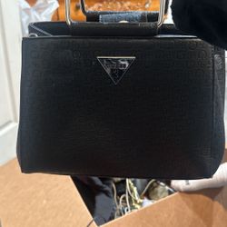 BLACK GUESS PURSE 