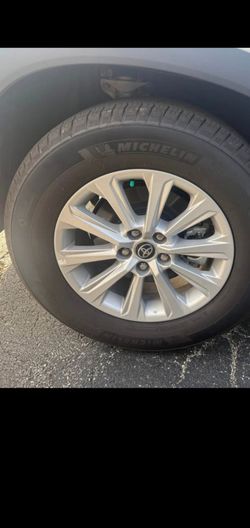 4 Toyota Grand highlander (18") Wheels + Tires