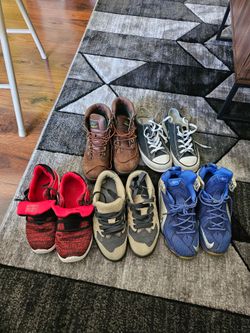 Boys shoes size 5