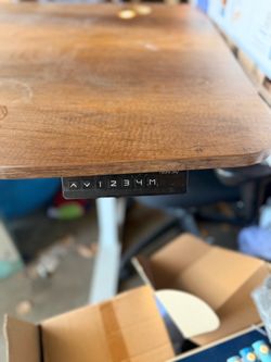 Adjustable desk