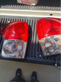 Tundra taillights left right