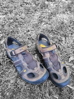 TEVA MEN'S SANDAL SIZE 14