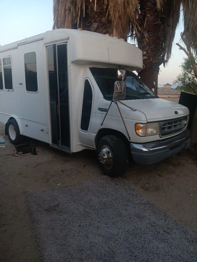 99 Ford E350 Skoolie