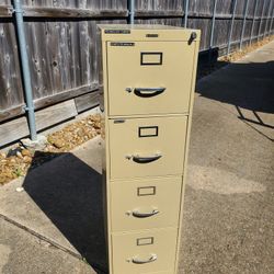 4 Drawer Vertical Letter File Cabinet With Lock $80 (No Key) Key Is $12 (Good Condition)