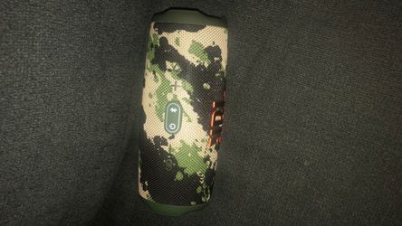 JBL Charge 5 Bluetooth Speaker - Squad Camo (Great Condition)