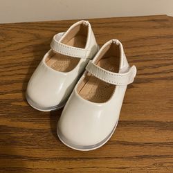 Like New Miss-Amel Cream Color Patent Leather Mary Jane Shoes That Light Up Size 16 Or American Size 1 -0-6 Months 