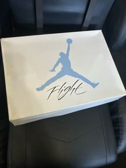 Jordan 4 retro university blue size 8
